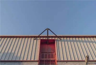 Explorando la durabilidad de un sistema de techo de metal de costura estancada